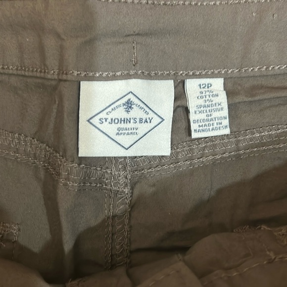 Poplin Khaki Capri Cargo Pants Taupe 12P NWT St. John’s Bay Mid Rise Straight - Picture 8 of 13